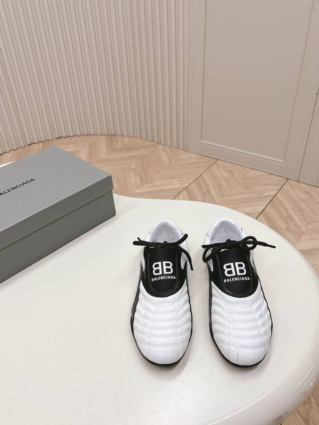 Balenciaga巴黎世家格纹隐藏款棒球鞋休闲鞋 超火爆 众明星网红潮人大秀款 松驰感满满 秀气高级又可爱 菱格纹 柔软小牛皮配搭和经典双logo满满的复古感